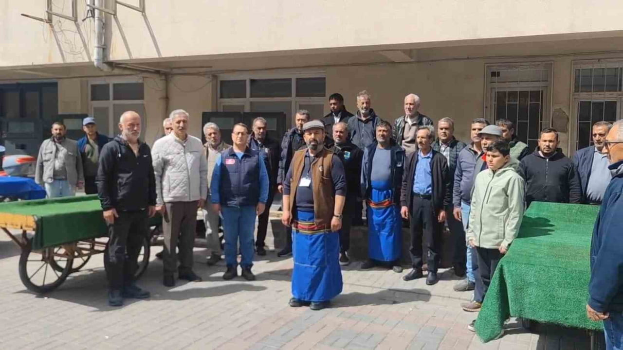TEKİRDAĞ ŞARKÖY’DE SEYYAR PAZARCI ESNAFI, BELEDİYENİN ALDIĞI KARARLARI PROTESTO ETMEK İÇİN...