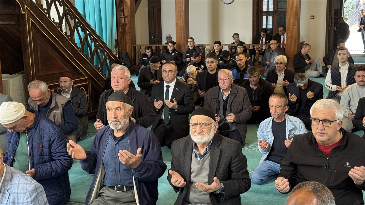 Tekirdağ'da, 10 Kasım Atatürk'ü Anma Günü dolayısıyla mevlit programı düzenlendi. Tekirdağ...