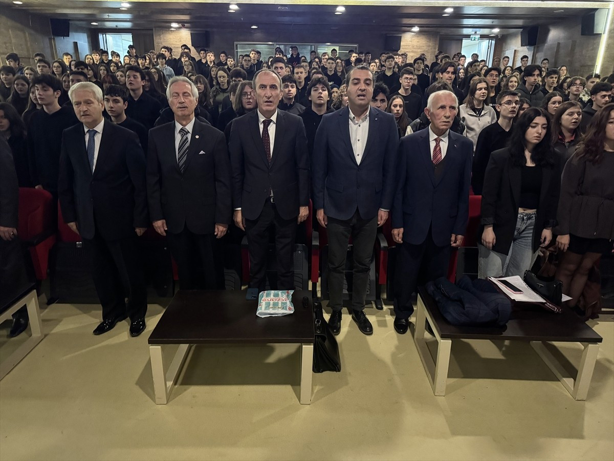 Tekirdağ'da 15 Aralık Dünya Türk Dili Ailesi Günü dolayısıyla düzenlenen konferansta ortak Türk...