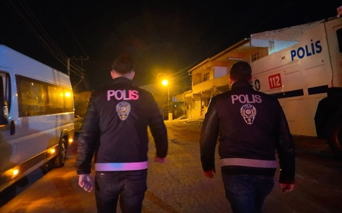 Tekirdağ'da 700 polisin katılımıyla asayiş uygulaması yapıldı.