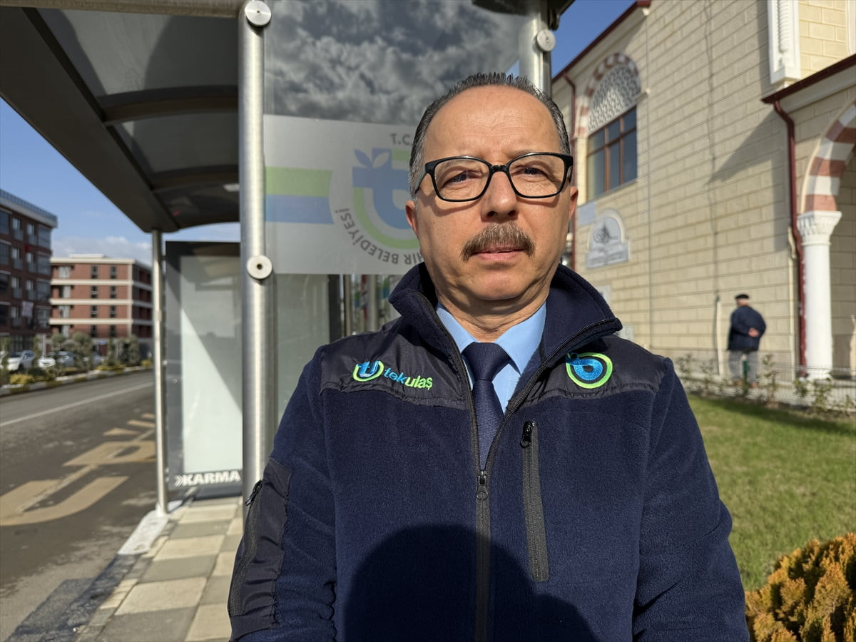 Tekirdağ'da belediye otobüsü şoförü, kalp krizi geçiren yolcuyu hastaneye yetiştirdi. Otobüs...