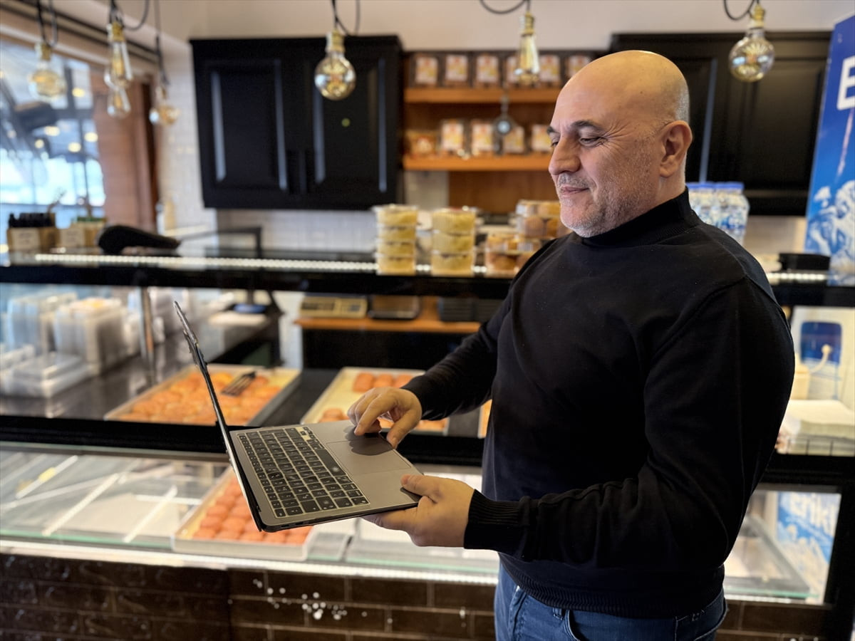 Tekirdağ'da coğrafi işaret tescilli meşhur Hayrabolu tatlısı ustaları, Anadolu Ajansının (AA)...