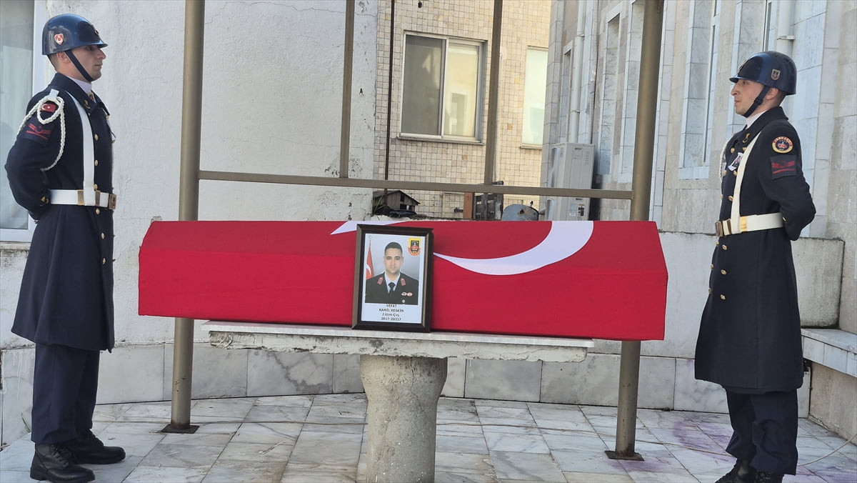 Tekirdağ'da geçirdiği kalp krizi sonucu hayatını kaybeden Uzman Çavuş Kamil Keskin'in cenazesi...