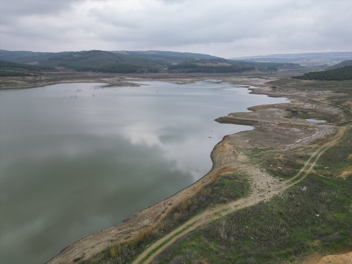 Tekirdağ'da içme amaçlı ve tarımsal sulamada kullanılan Naip ve Yazır barajlarındaki çekilme...