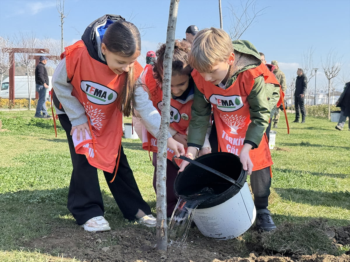 Tekirdağ'da, Orman Haftası dolayısıyla fidan dikim etkinliği düzenledi. Süleymanpaşa Belediyesi ve...