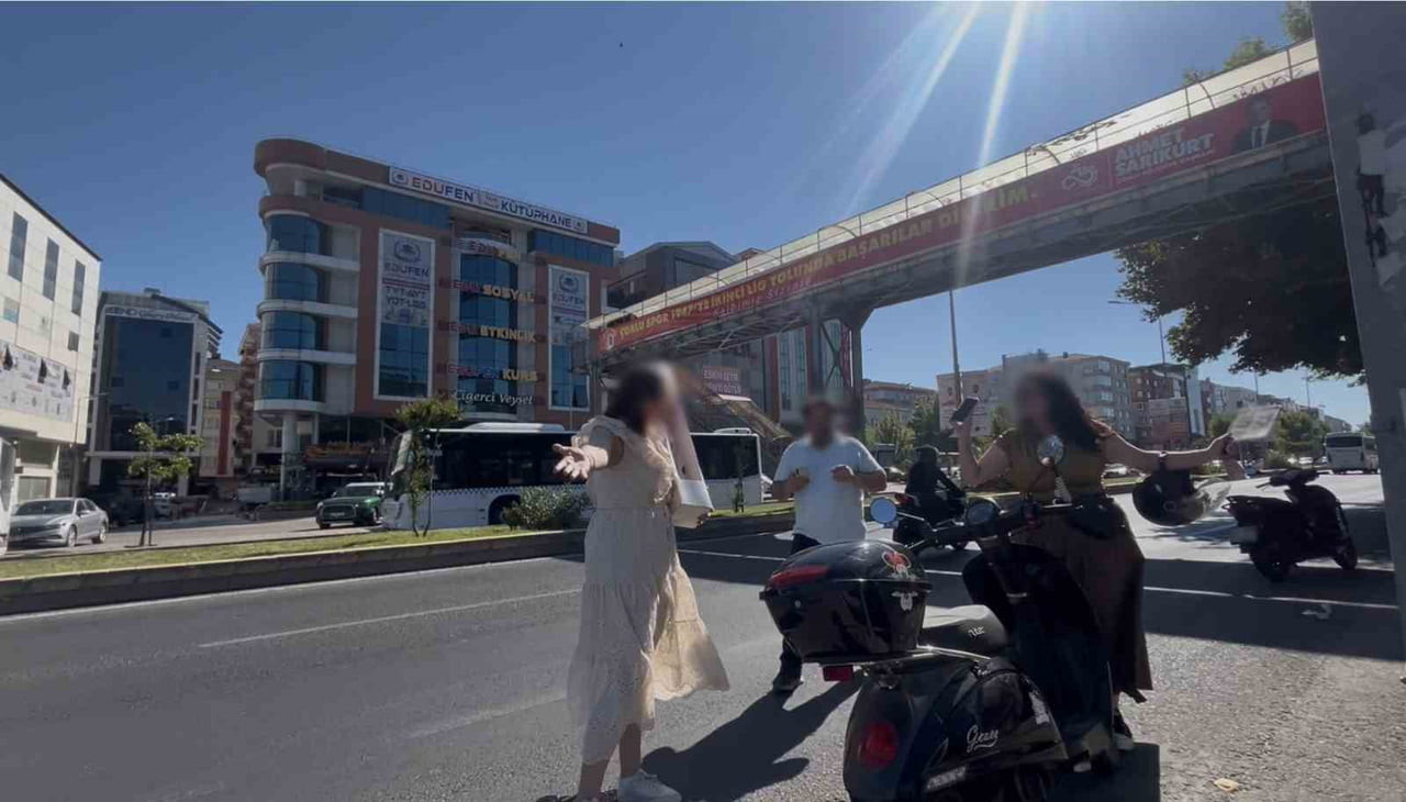 TEKİRDAĞ'DA OTOMOBİL İLE MOTOSİKLETİN KARIŞTIĞI MADDİ HASARLI KAZA SONRASI TARAFLAR ARASINDA...