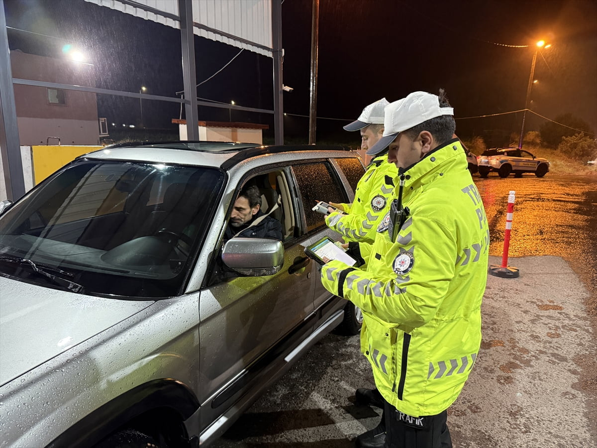 Tekirdağ'da polis ekipleri yılbaşı öncesi denetim yaptı.