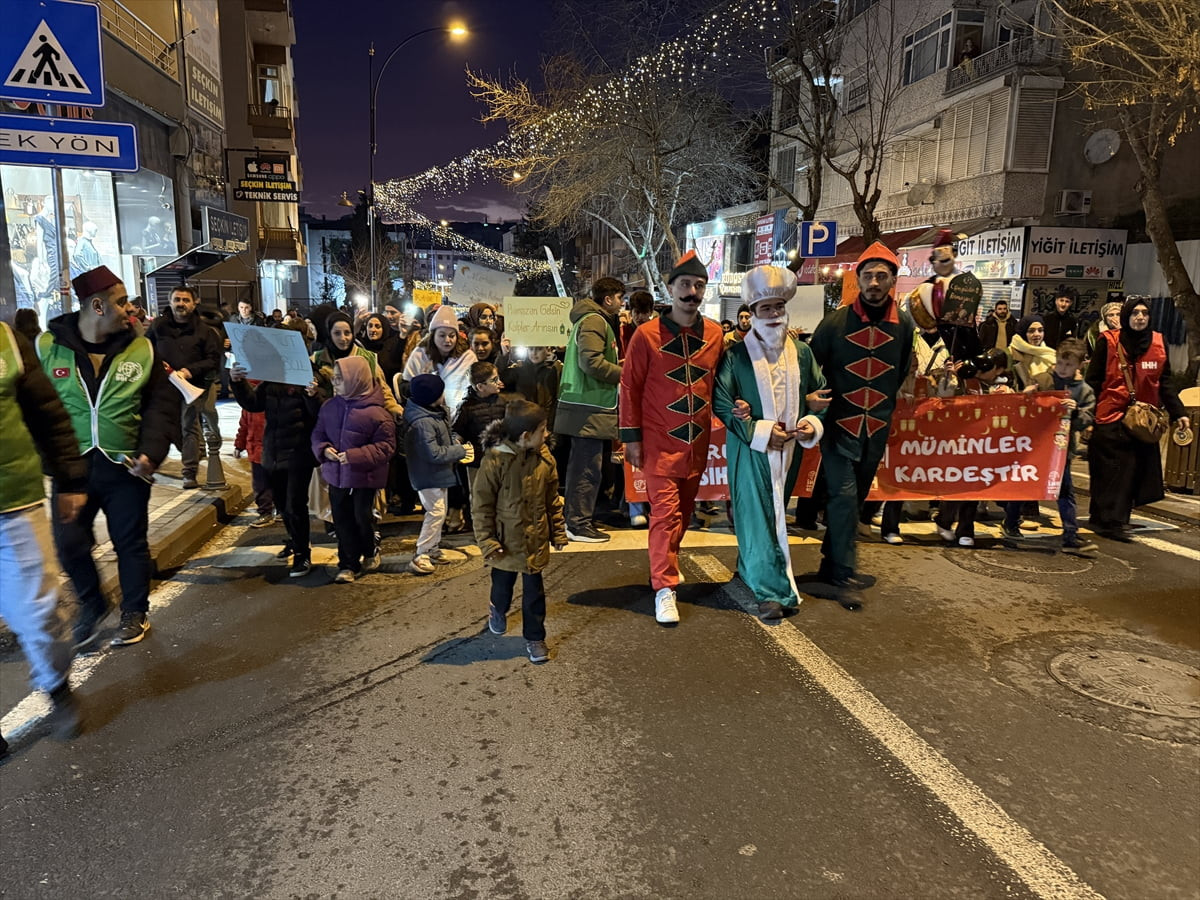 Tekirdağ'da ramazan ayı fener alayıyla karşılandı. İHH Tekirdağ İnsani Yardım Vakfı tarafından...