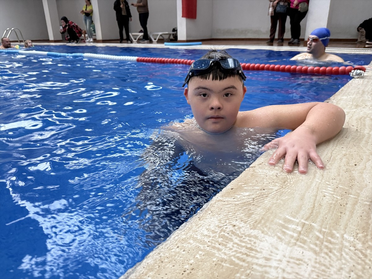 Tekirdağ'da, Tekirdağ Gençlik ve Spor İl Müdürlüğü ile Süleymanpaşa Belediyesince "3 Aralık Dünya...