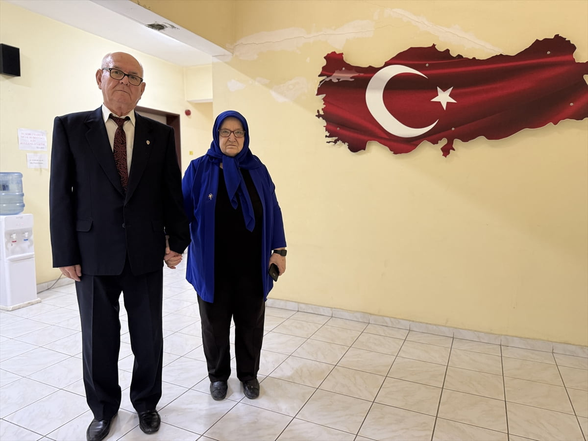 Tekirdağ'da yaşayan Salih ve Saadet Bodur çifti, 56 yıllık evliliklerini sevgi, saygı ve ilk günkü...