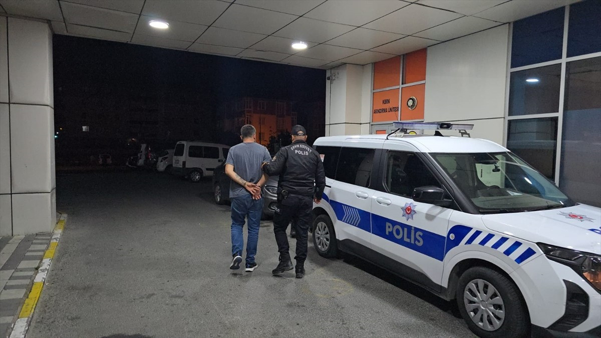 Tekirdağ'ın Çerkezköy ilçesinde trafikte çıkan tartışmada aracından havaya ateş açan sürücü...