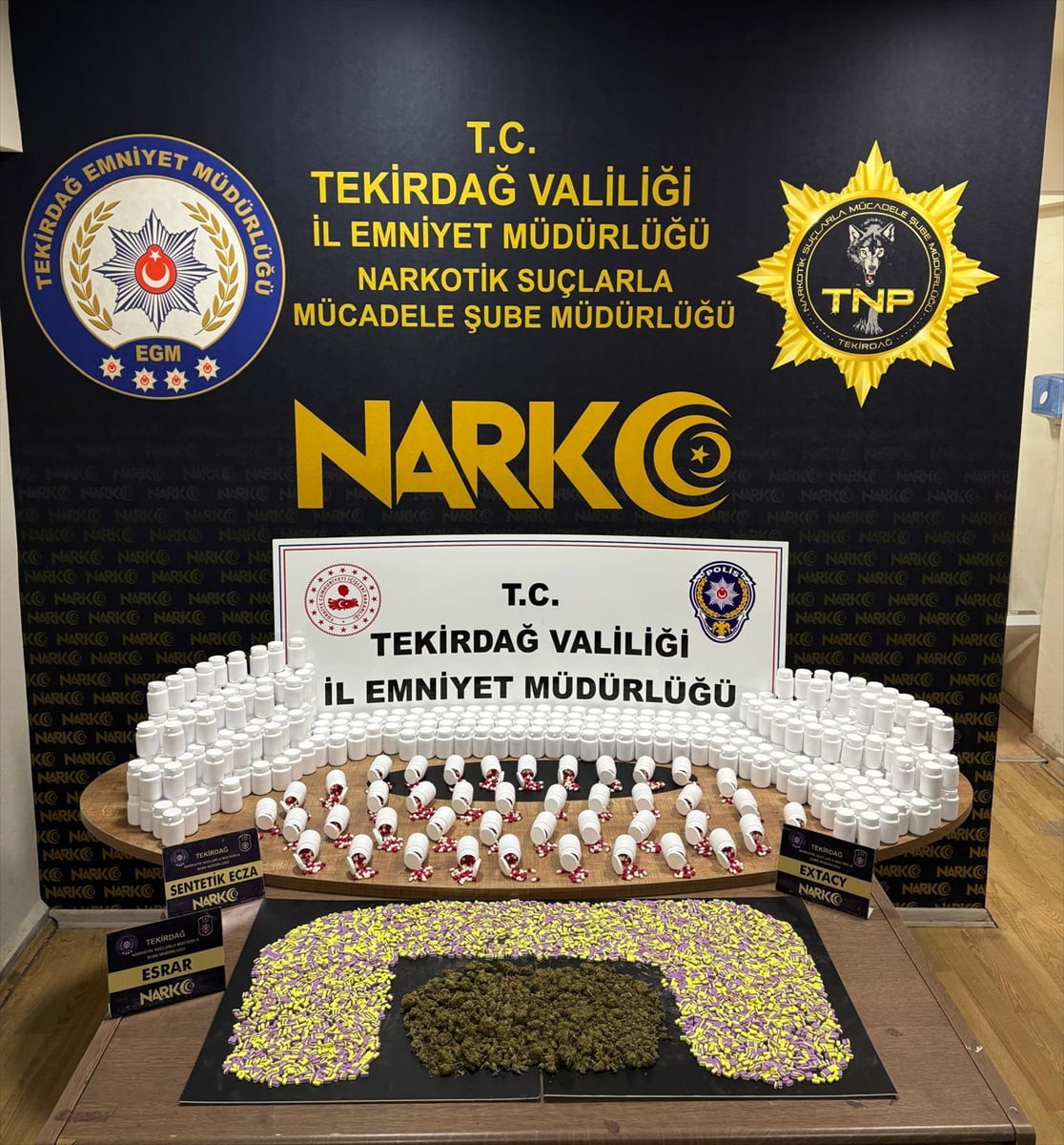 Tekirdağ'ın Çorlu ilçesinde sokak satıcılarına yönelik operasyonda 2 şüpheli tutuklandı. Operasyon...