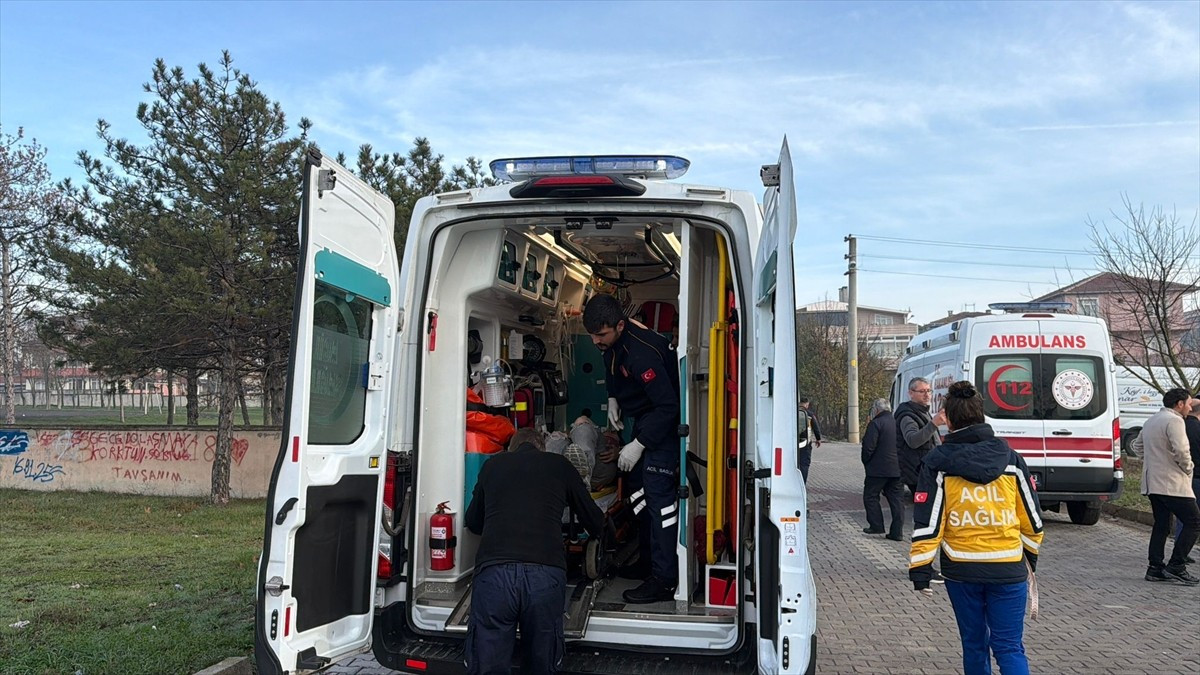 Tekirdağ'ın Ergene ilçesinde tır ile panelvanın çarpıştığı kazada 5 kişi yaralandı. Kaza yerine...