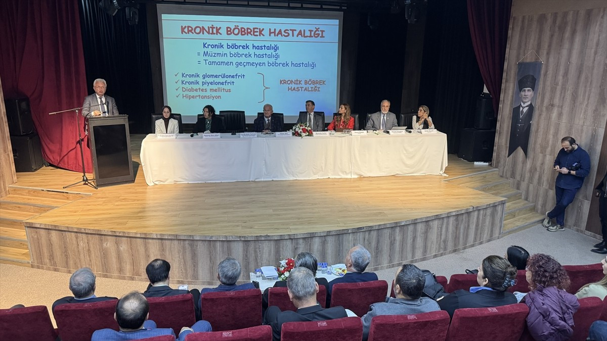 Tekirdağ'ın Kapaklı ilçesinde, Atatürk Kültür Merkezi'nde "360 Derece Organ Bağışı" paneli...