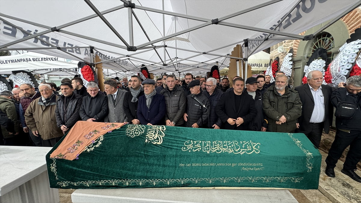 Tekirdağ'ın Süleymanpaşa ilçesinde, Binnaz Eriş'in, yangın çıkan evde bıçaklanmış halde ölü...