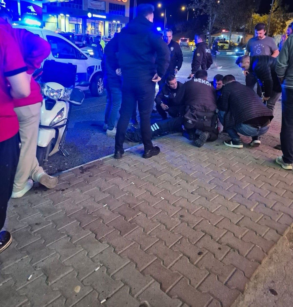 Tekirdağ'ın Süleymanpaşa ilçesinde bir güvenlik görevlisini silahla yaralayan şüpheli tutuklandı....