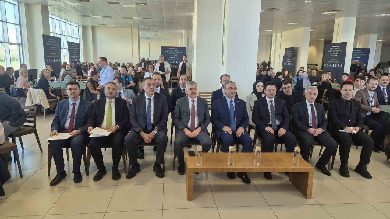 TEKİRDAĞ’DA DÜZENLENEN SIFIR ATIK ÇALIŞTAYI’NDA SU VE GIDA İSRAFININ CİDDİ BOYUTLARA ULAŞTIĞI...