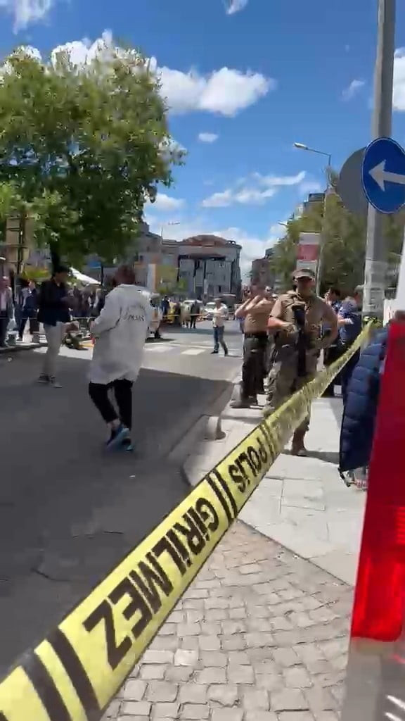 TEKİRDAĞ’IN ÇORLU İLÇESİNDE SİLAHLI KAVGA İHBARINA MÜDAHALE EDEN 2 POLİS MEMURU ÇIKAN ÇATIŞMADA...