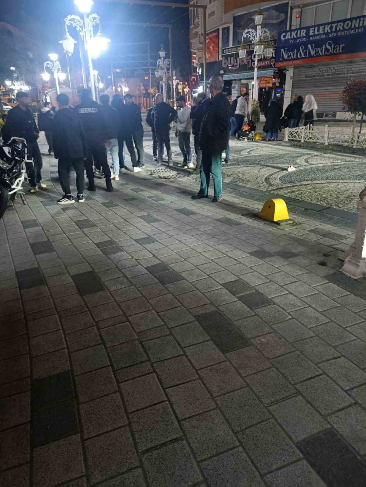 TEKİRDAĞ’IN KAPAKLI İLÇESİNDE TRAFİĞE KAPALI CADDEDE BİR ÇOCUK, MOTOSİKLETİN ÇARPMASI SONUCU...