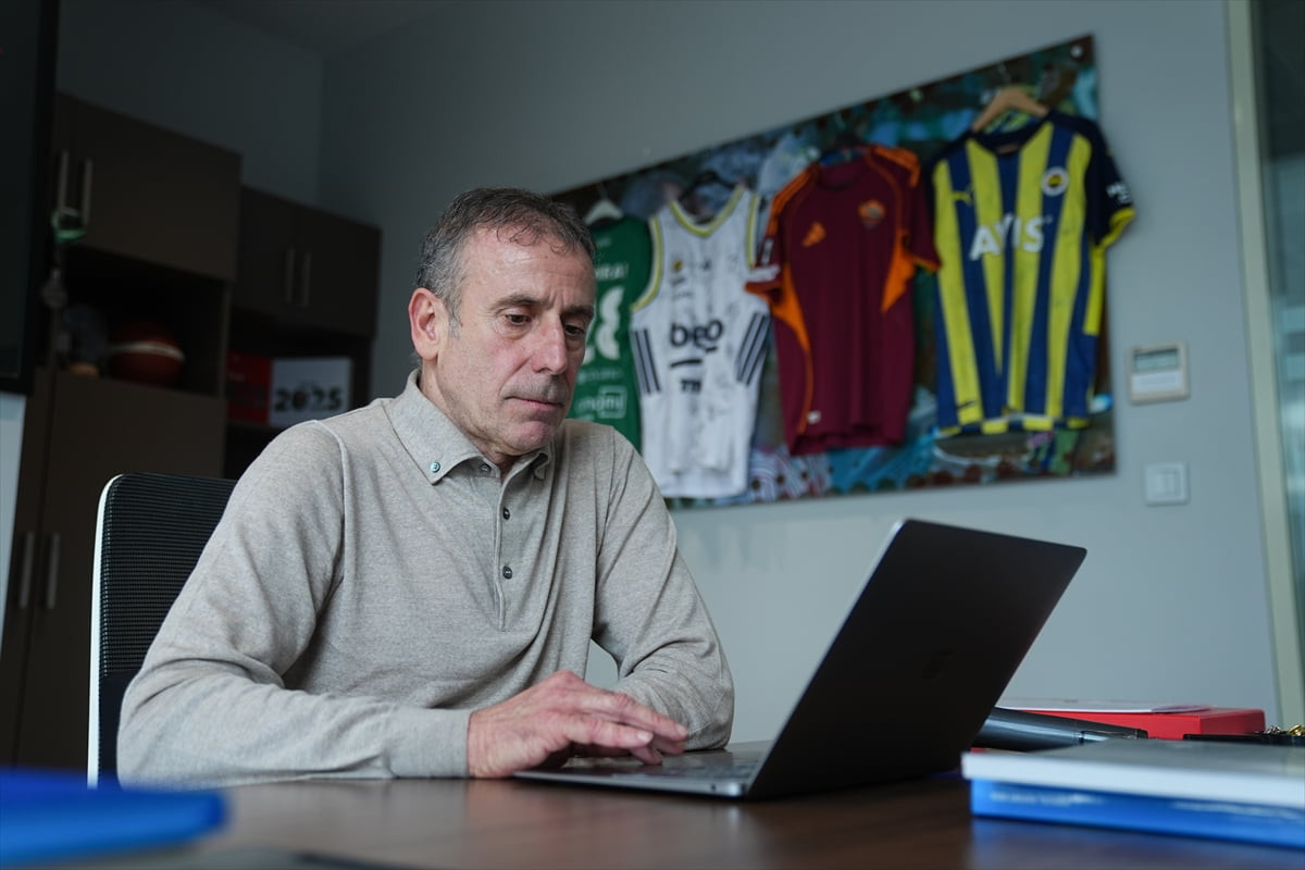 Teknik direktör Abdullah Avcı, Anadolu Ajansının (AA) gözünden 2025'e damga vuran olaylara ait...