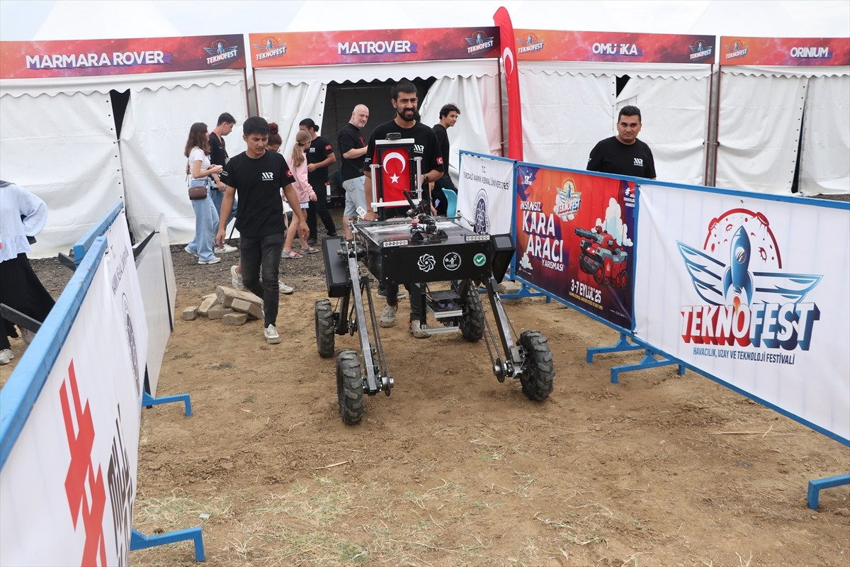 TEKNOFEST İnsansız Kara Aracı (İKA) Yarışması Tekirdağ'da devam ediyor. Tekirdağ Namık Kemal...