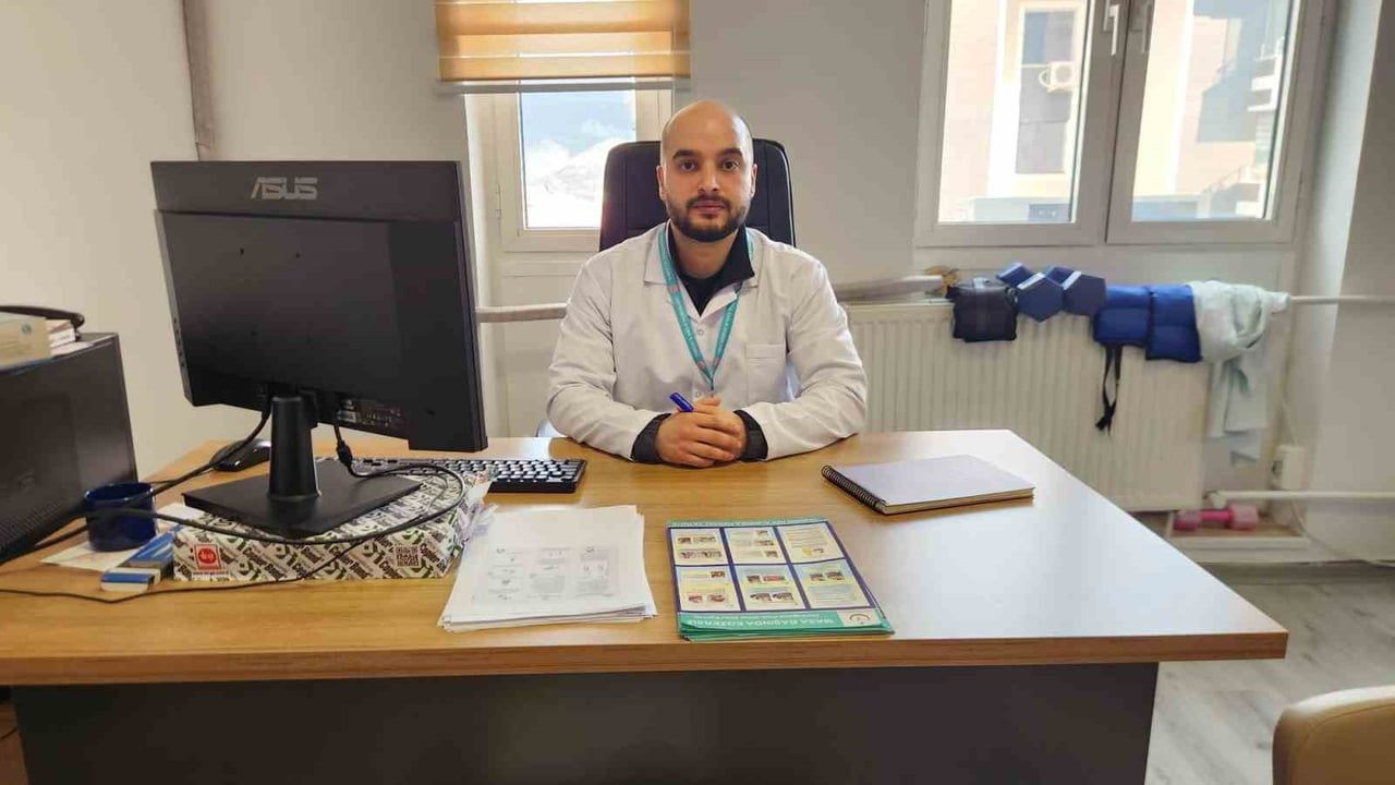 Teknoloji ve Omurga Sağlığı: Gençlere Yönelik Artan Tehdit