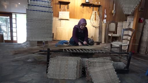 Teknolojiye inat hasır dokumacılığı Tire'de yaşatılmaya devam ediyor