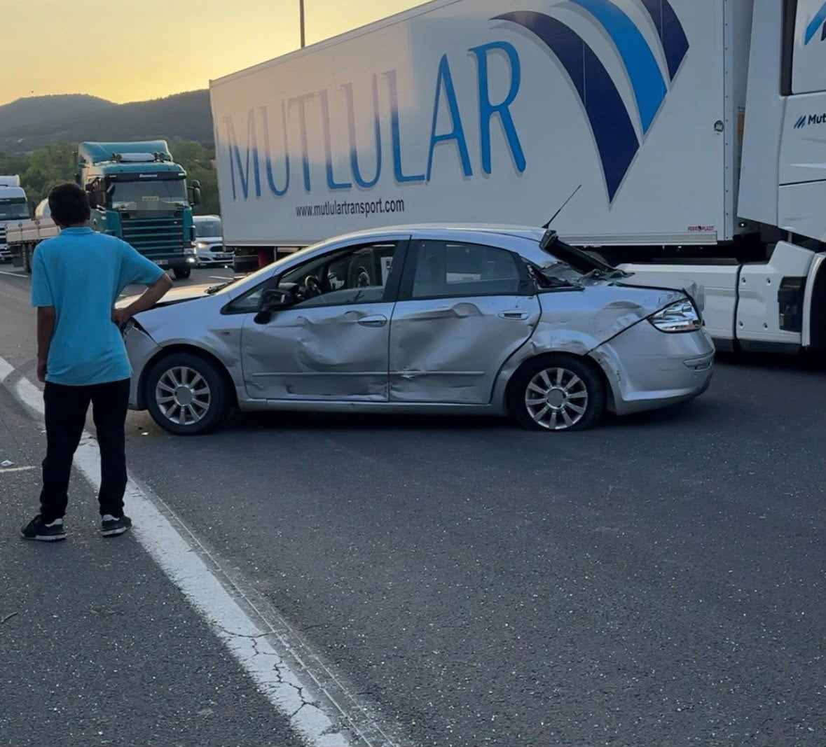 TEM OTOYOLU'NUN BOLU GEÇİŞİNDE TIR, OTOMOBİL VE OTOBÜSÜN KARIŞTIĞI ZİNCİRLEME TRAFİK KAZASINDA...