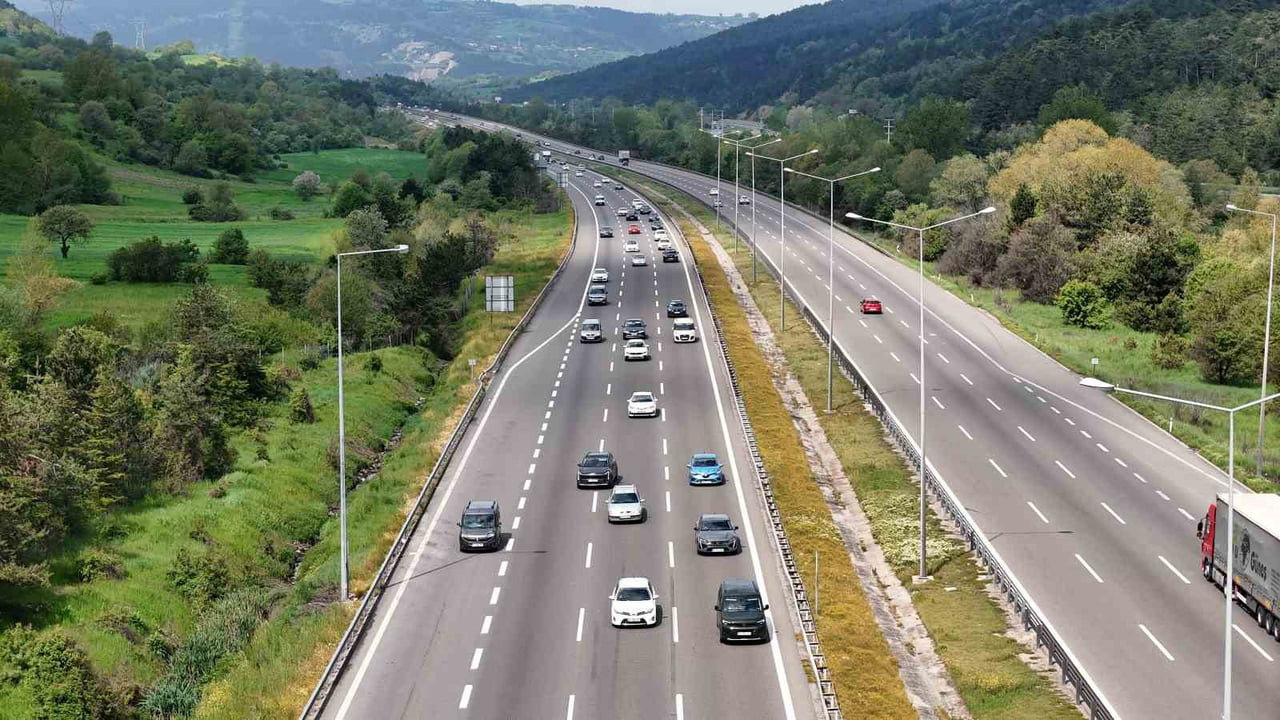 TEM OTOYOLU'NUN BOLU GEÇİŞİNDE YOĞUNLUK YAŞANIYOR
