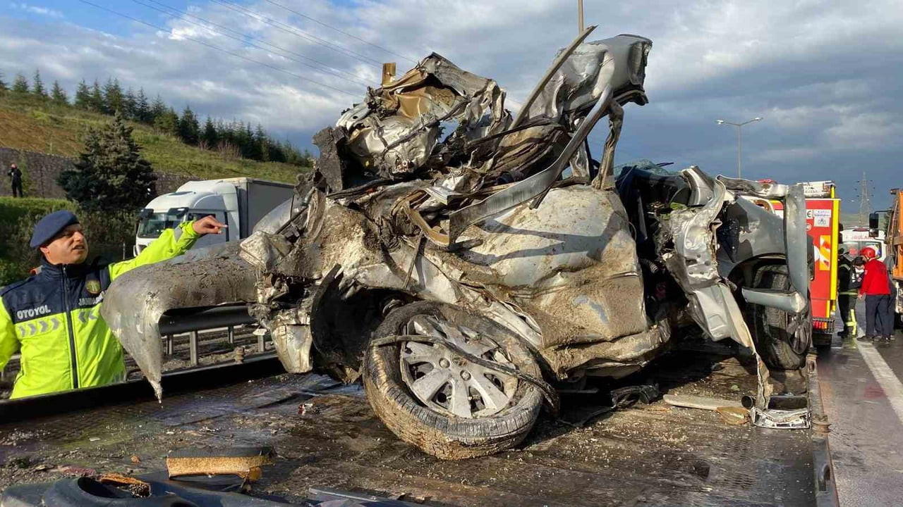TEM OTOYOLU'NUN KOCAELİ GEÇİŞİNDE 2 TIR, LPG YÜKLÜ TANKER VE OTOMOBİLİN KARIŞTIĞI ZİNCİRLEME...