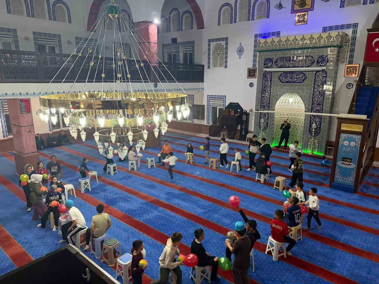 TEPEBAŞI İLÇE MÜFTÜLÜĞÜ ULUÖNDER FATİH CAMİİ’NDE "AİLECEK CAMİDEYİZ" PROGRAMI...