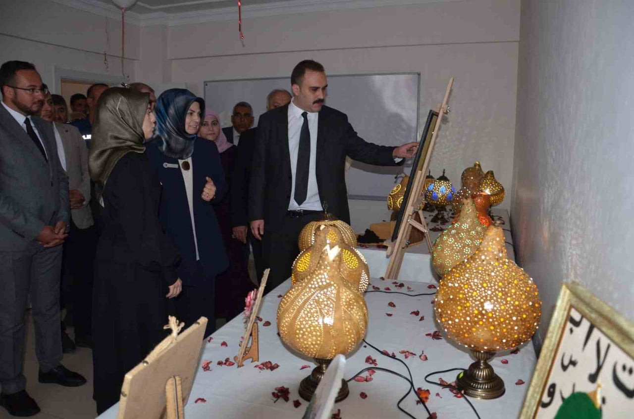 TERCAN’DA HAYAT BOYU ÖĞRENME HAFTASI SERGİSİ AÇILDI