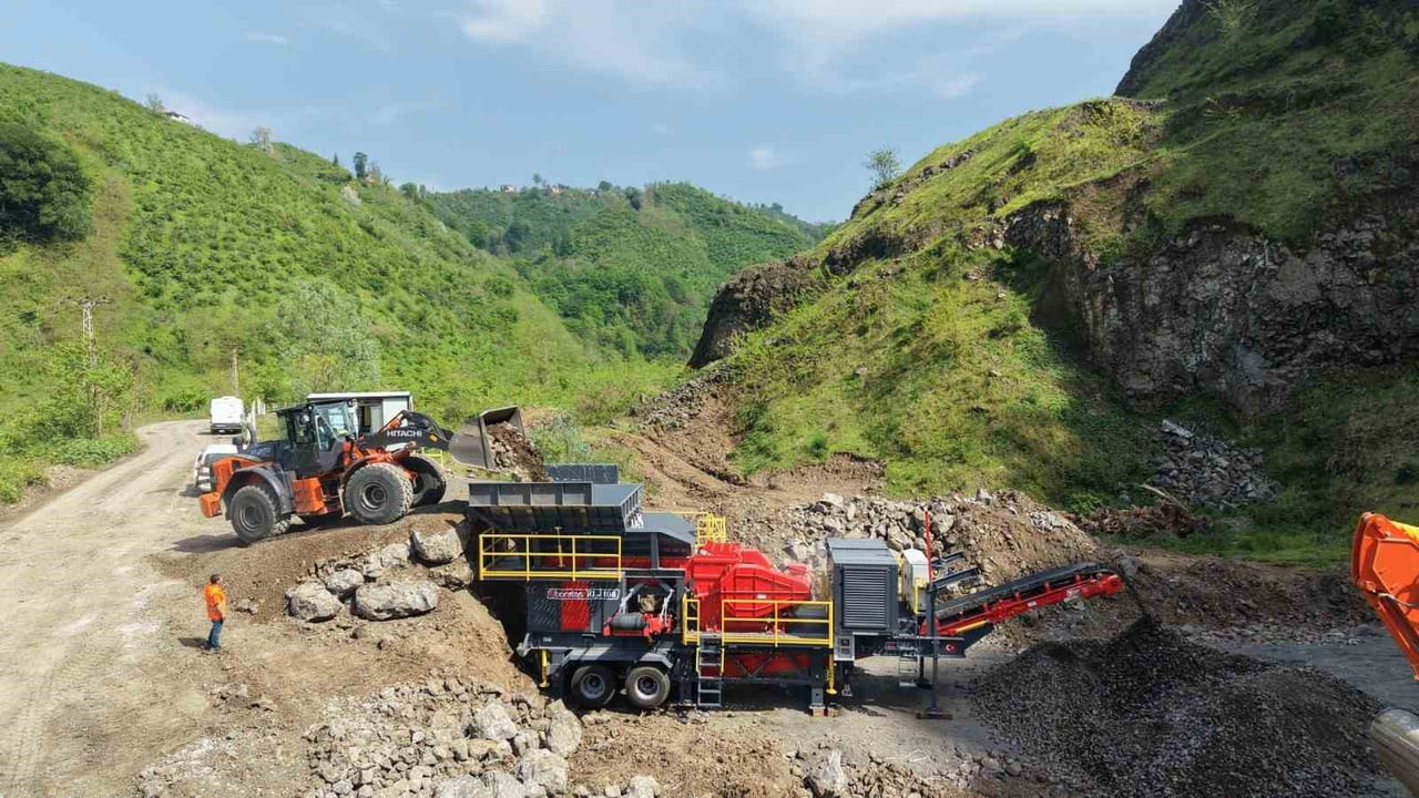 TERME BELEDİYE BAŞKANI ŞENOL KUL’UN "KENDİ KENDİNE YETEN BELEDİYE" VİZYONUYLA ARAÇ FİLOSUNA...