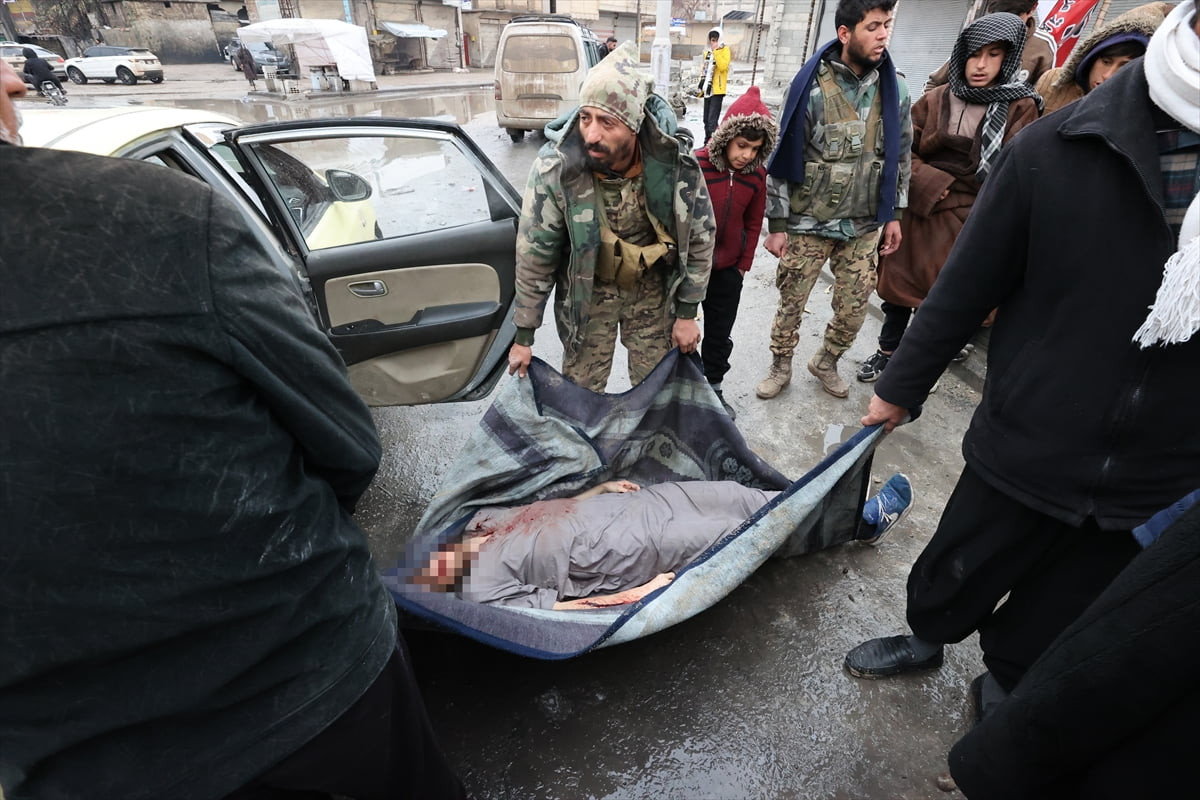 Terör örgütü YPG/SDG, Fırat Nehri'nin batısında işgali altındaki Rakka iline bağlı Tabka'dan...