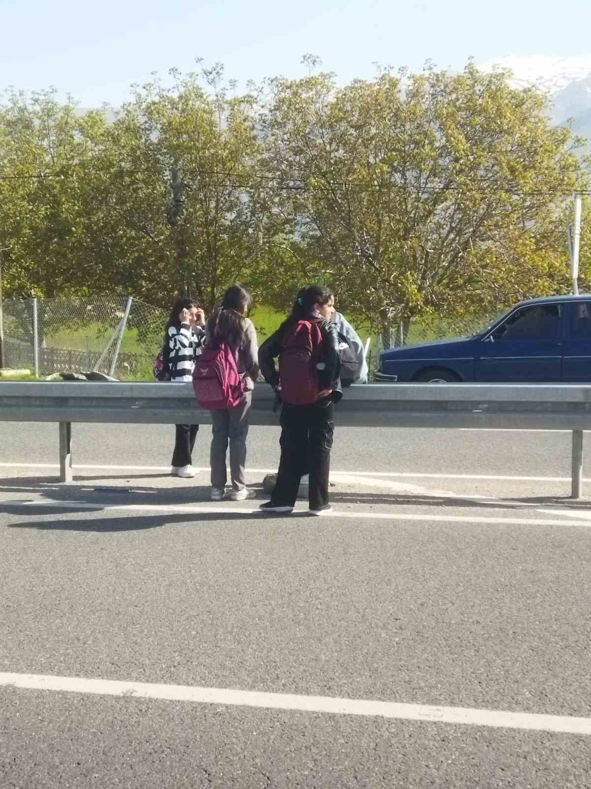 TERZİBABA MAHALLESİ’NDE ÖĞRENCİLERİN ULAŞIM TEPKİSİ