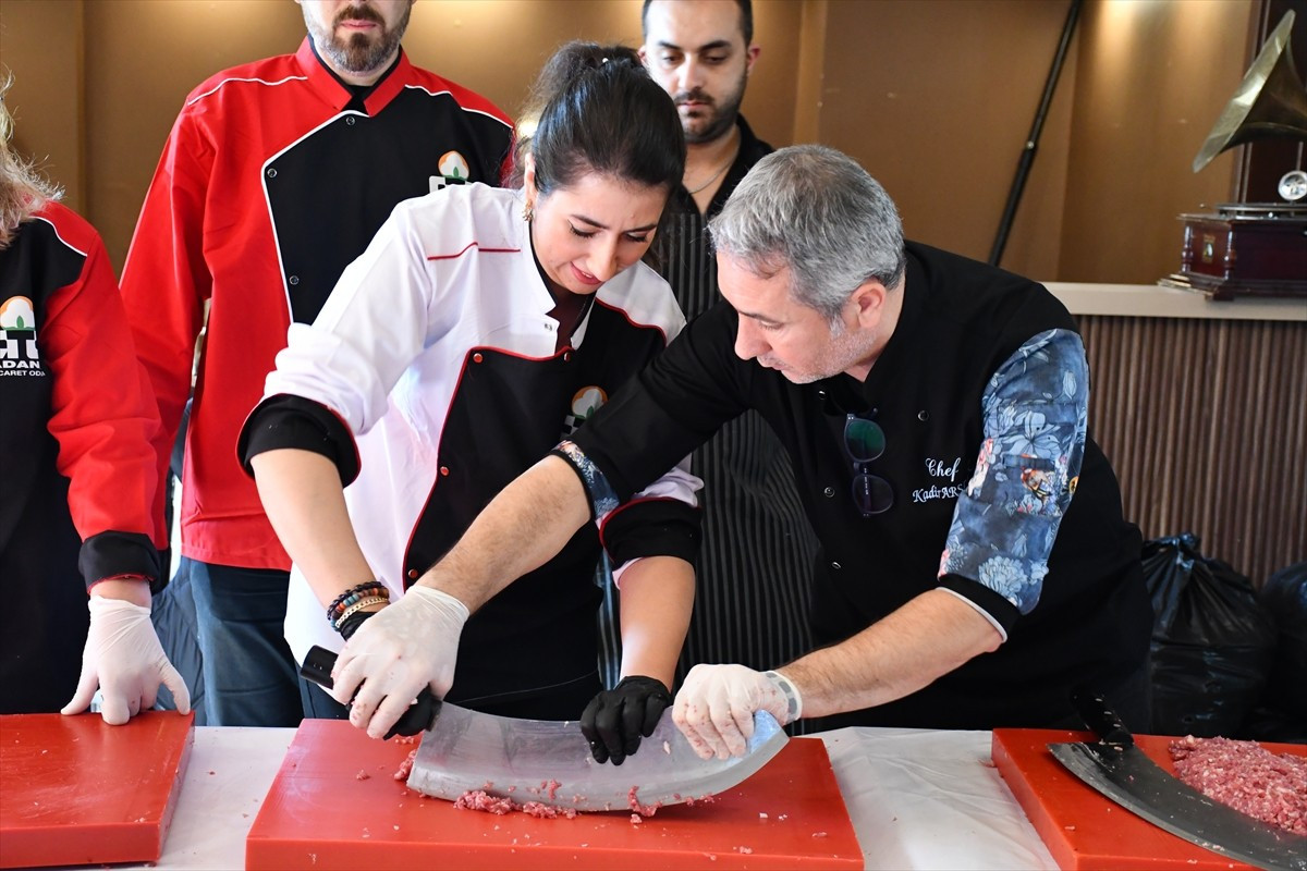 Tescilli Adana kebabının gerçek lezzet ve özellikleriyle gelecek kuşaklara aktarılması için...