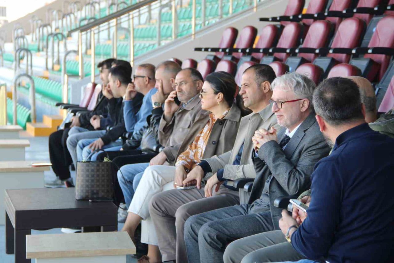 TFF 2. LİG BEYAZ GRUP'TA ZİRVE TAKİBİNİ SÜRDÜREN VE PLAY-OFF YOLUNDA LİGİN EN GÜÇLÜ ADAYLARINDAN...