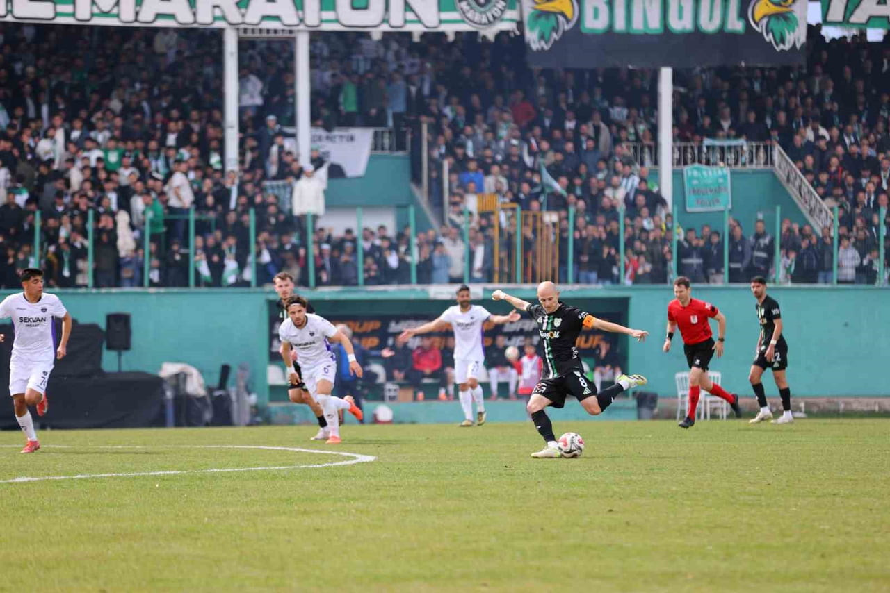 TFF 3. LİG 2. GRUP 28. HAFTADA 12 BİNGÖLSPOR, SAHASINDA HACETTEPE TÜRK METAL 1963 SPOR’U 4-0...