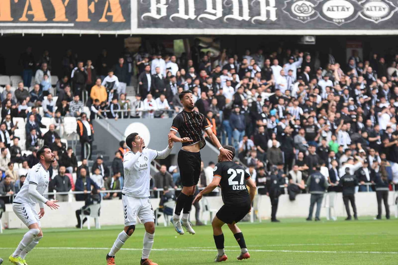 TFF 3. LİG 4. GRUP 28. HAFTA MÜCADELESİNDE ALTAY, SAHASINDA İZMİR ÇORUHLU FK İLE 1-1 BERABERE...
