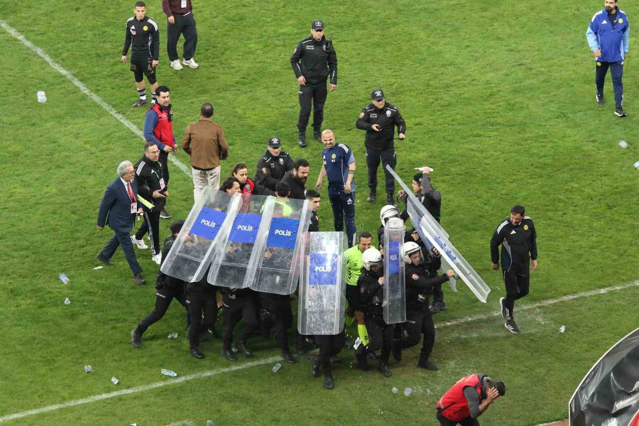 TFF 3. LİG PLAY-OFF RÖVANŞ MÜCADELESİNDE ESKİŞEHİRSPOR İLE AYVALIKGÜCÜ BELEDİYESPOR ARASINDA...