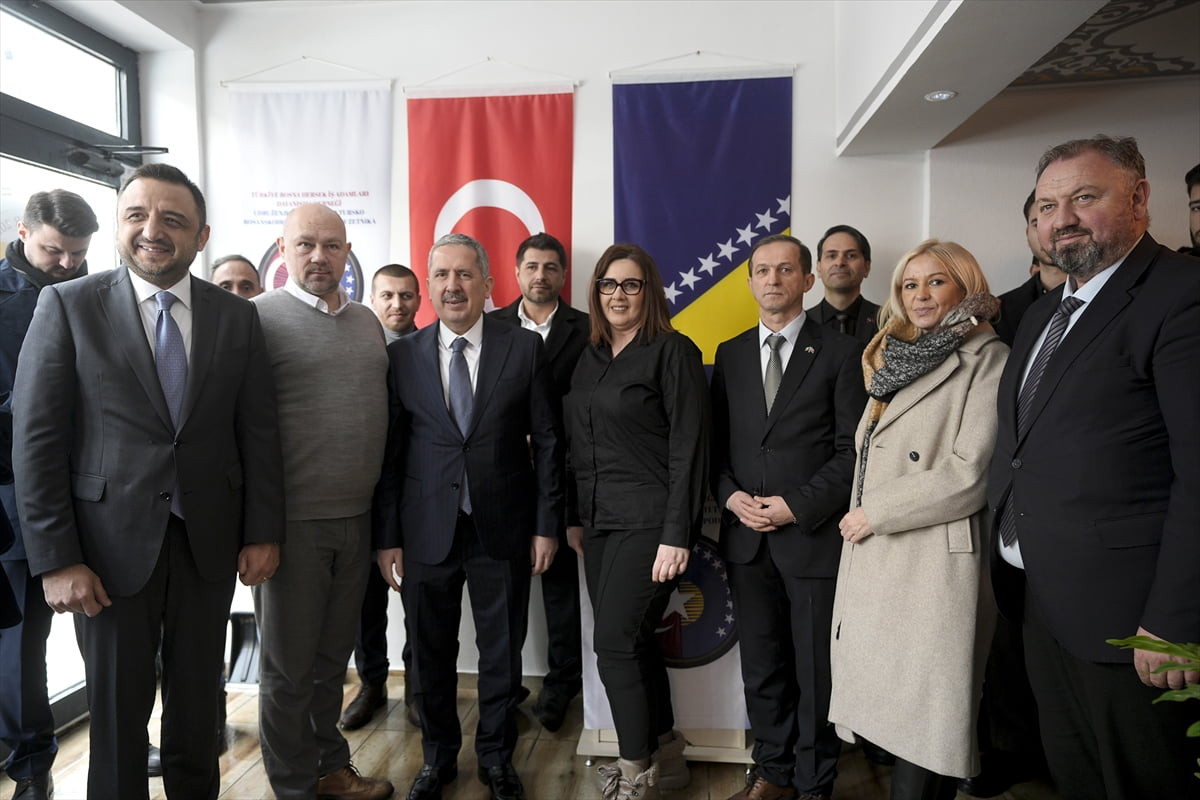 Ticaret Bakan Yardımcısı Mahmut Gürcan (sol 3), Bosna Hersek'in başkenti Saraybosna'da...