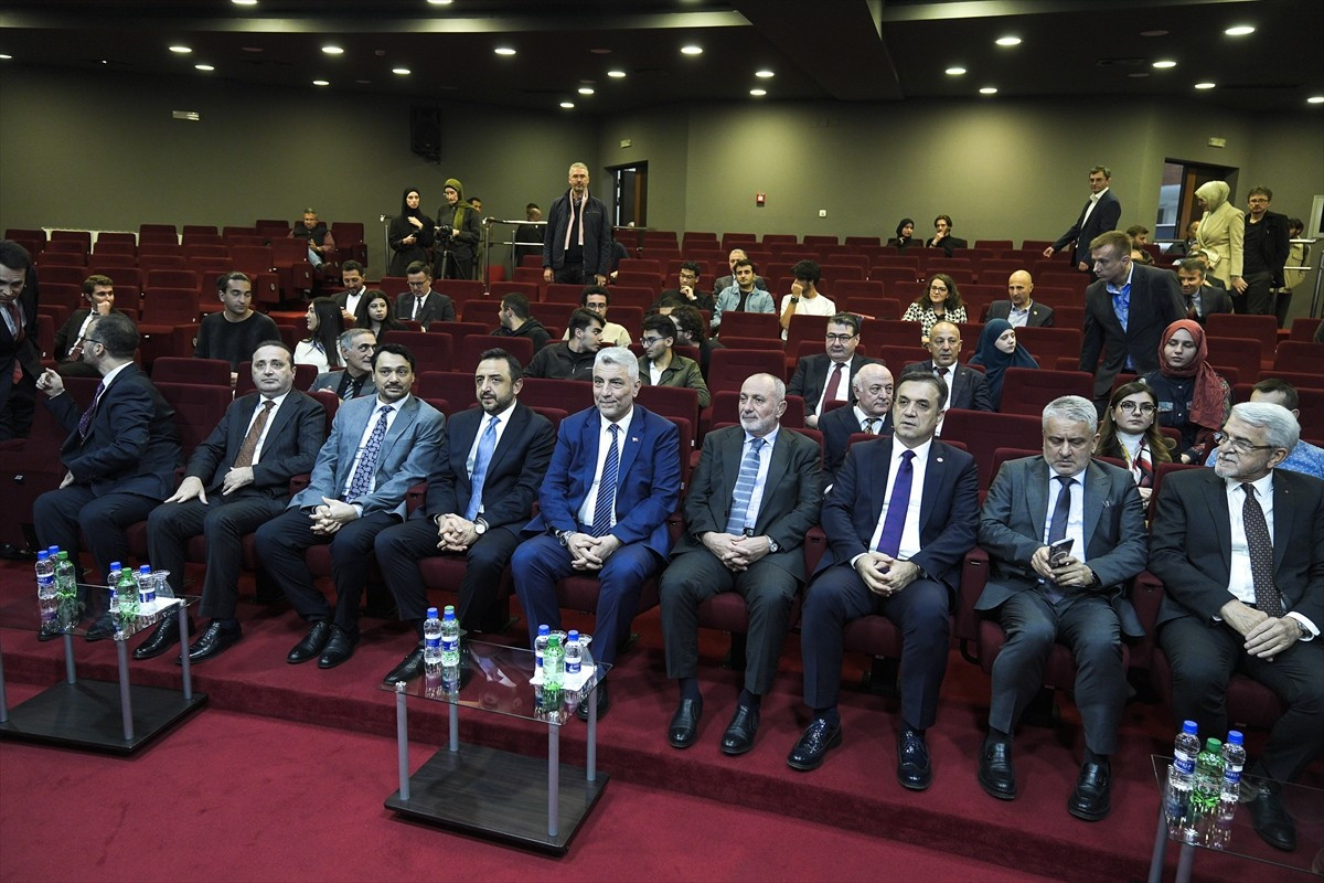 Ticaret Bakanı Ömer Bolat, Bosna Hersek'teki programları kapsamında Uluslararası Saraybosna...