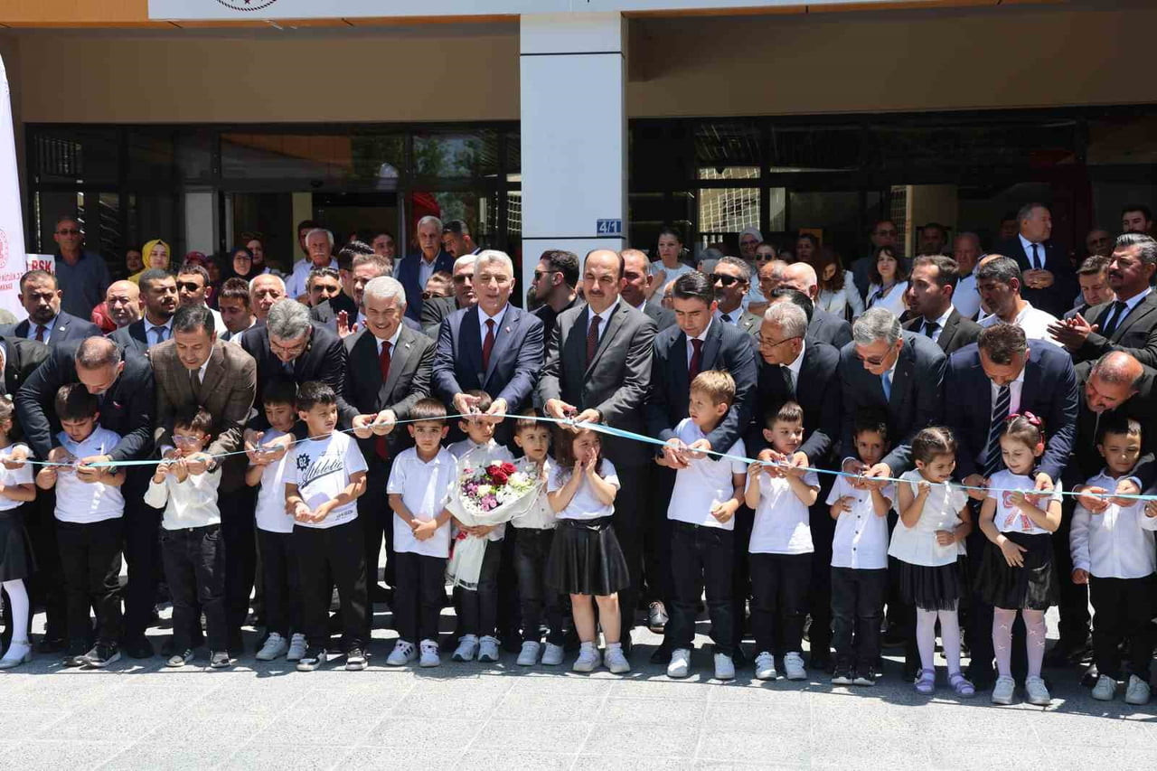 TİCARET BAKANI ÖMER BOLAT MEMLEKETİ KONYA'NIN EREĞLİ İÇESİNDE HALK KÜTÜPHANE AÇILIŞ TÖRENİNE...