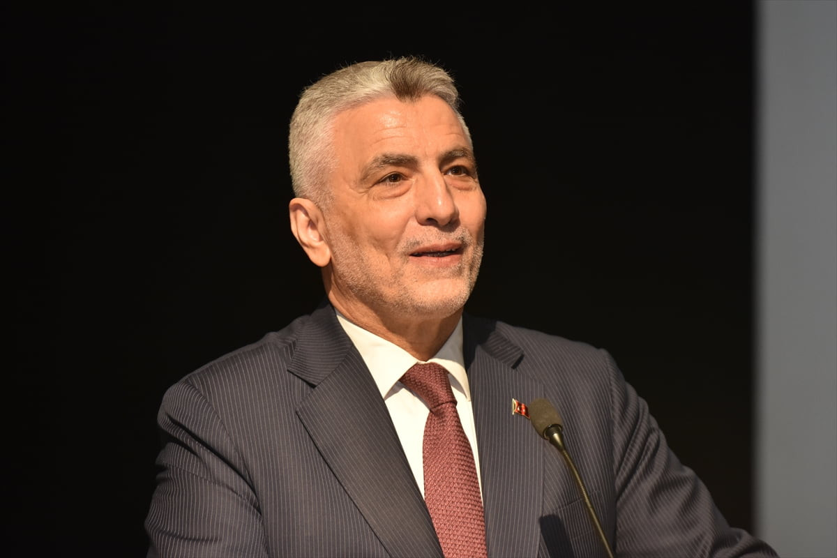 Ticaret Bakanı Ömer Bolat, Prof. Dr. Erol Güngör Kültür Merkezi'nde düzenlenen AK Parti Düzce...