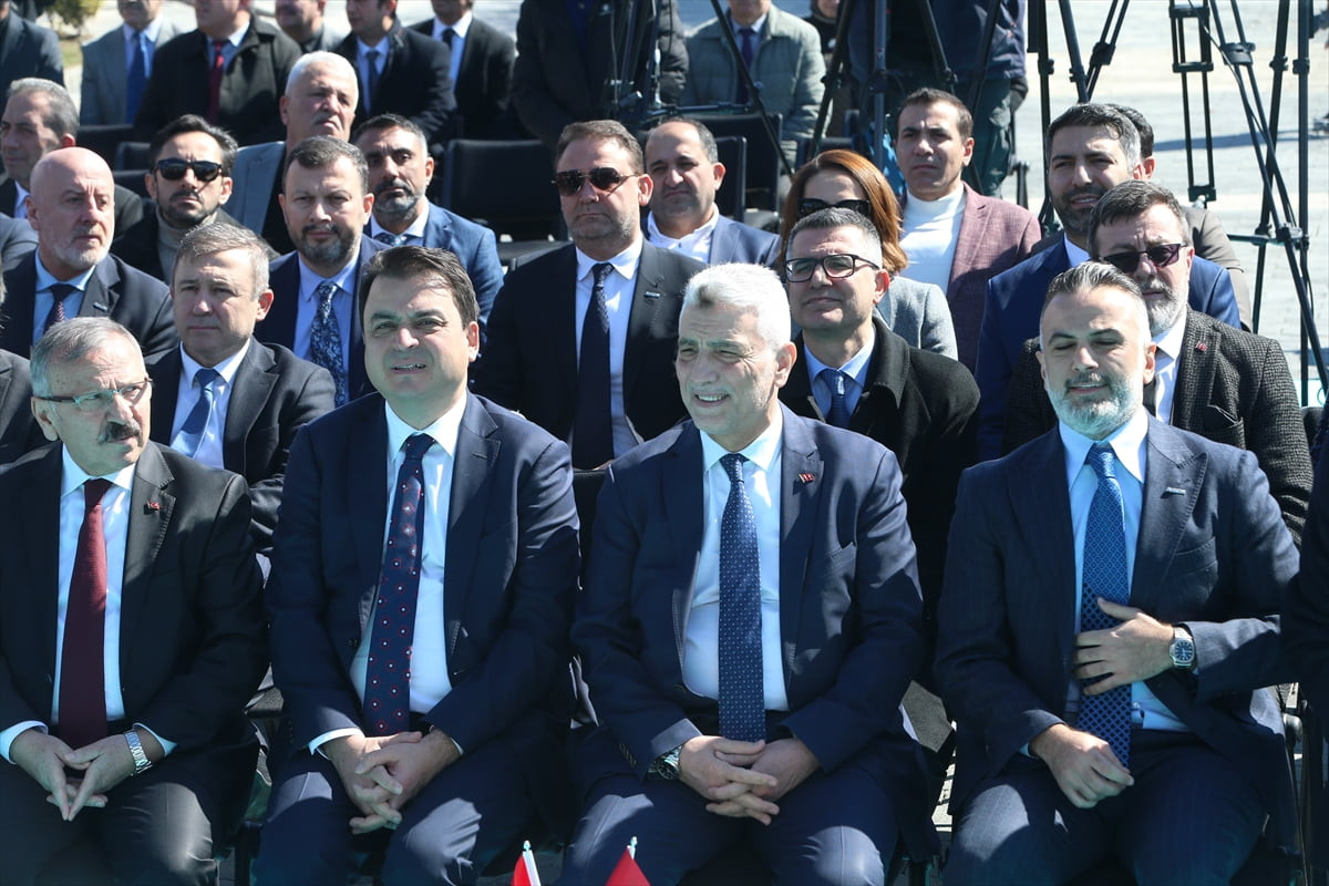 Ticaret Bakanı Ömer Bolat (sağ 2), Tokat'ta Erbaa Organize Sanayi Bölgesi'nde (OSB) kurulan...