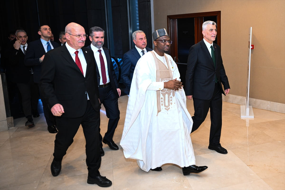 Ticaret Bakanı Ömer Bolat (sağda), Ankara'da bir otelde düzenlenen Gana Milli Günü ve iftar...