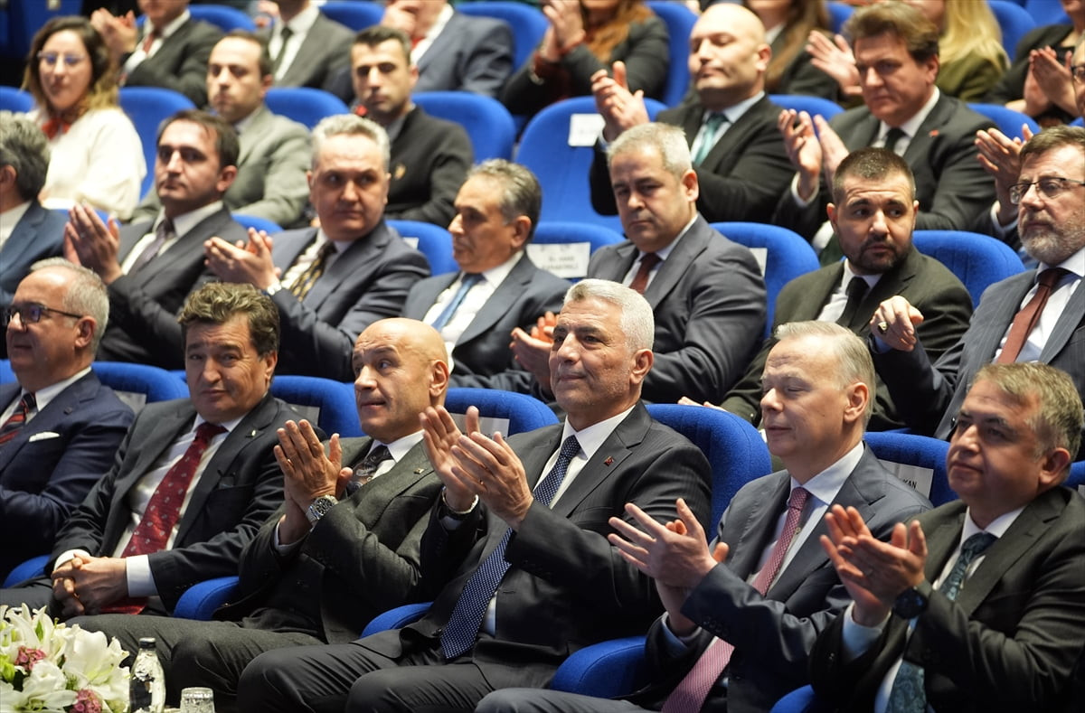  Ticaret Bakanı Ömer Bolat, Türkiye İhracatçılar Meclisi (TİM) Başkanı Mustafa Gültepe ile Ticaret...