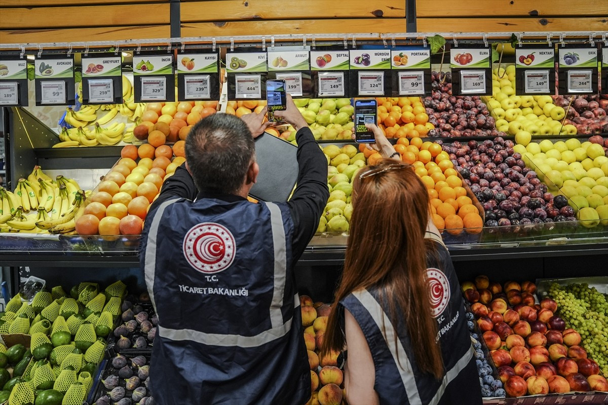 Ticaret Bakanlığı ekipleri, İstanbul'un tüm ilçelerinde yerel ve ulusal marketler başta olmak...