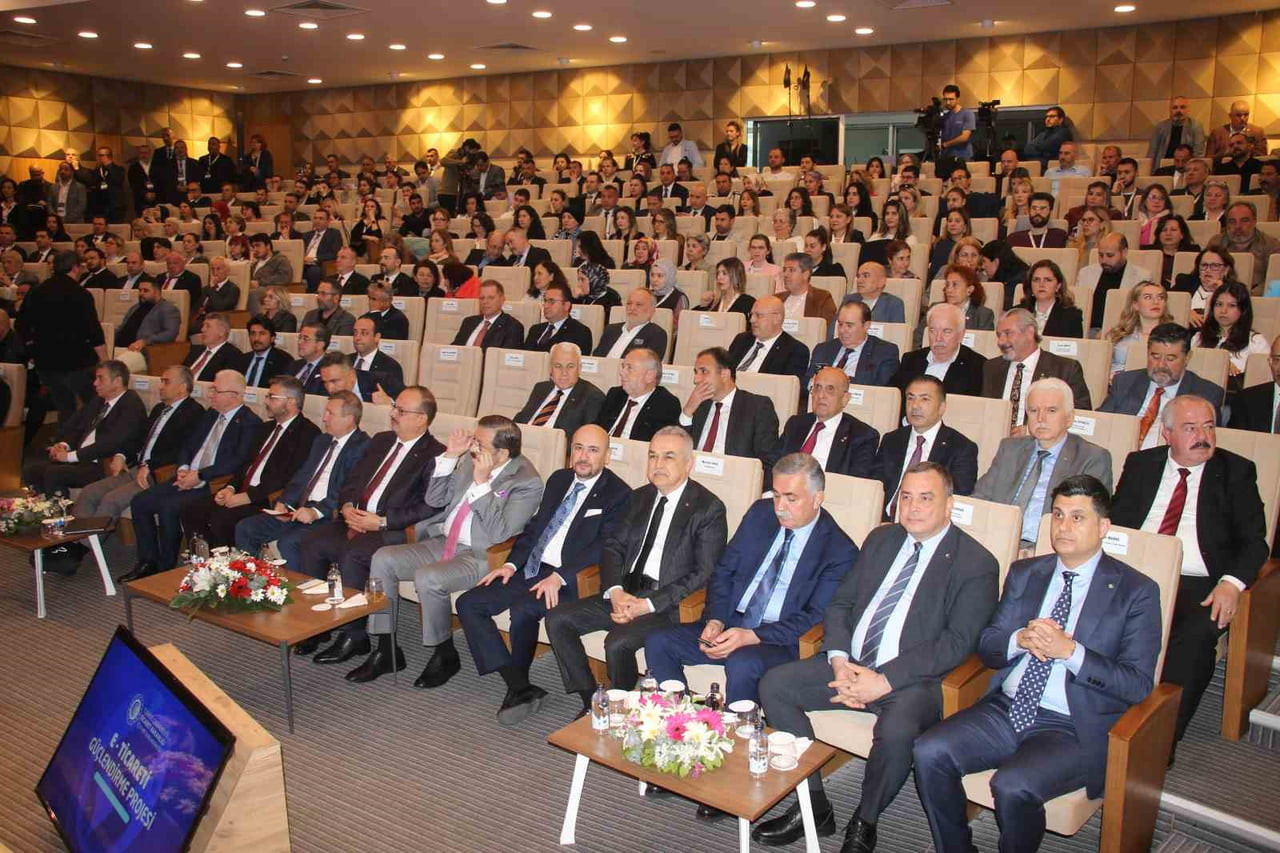 TİCARET BAKANLIĞI HİMAYESİNDE BAŞLATILAN ‘E-TİCARET HAMLESİ’NİN İLK DURAĞI AYDIN OLURKEN, PROJE...