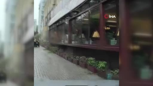 Ticari taksinin bagajında et sevkiyatı kamerada